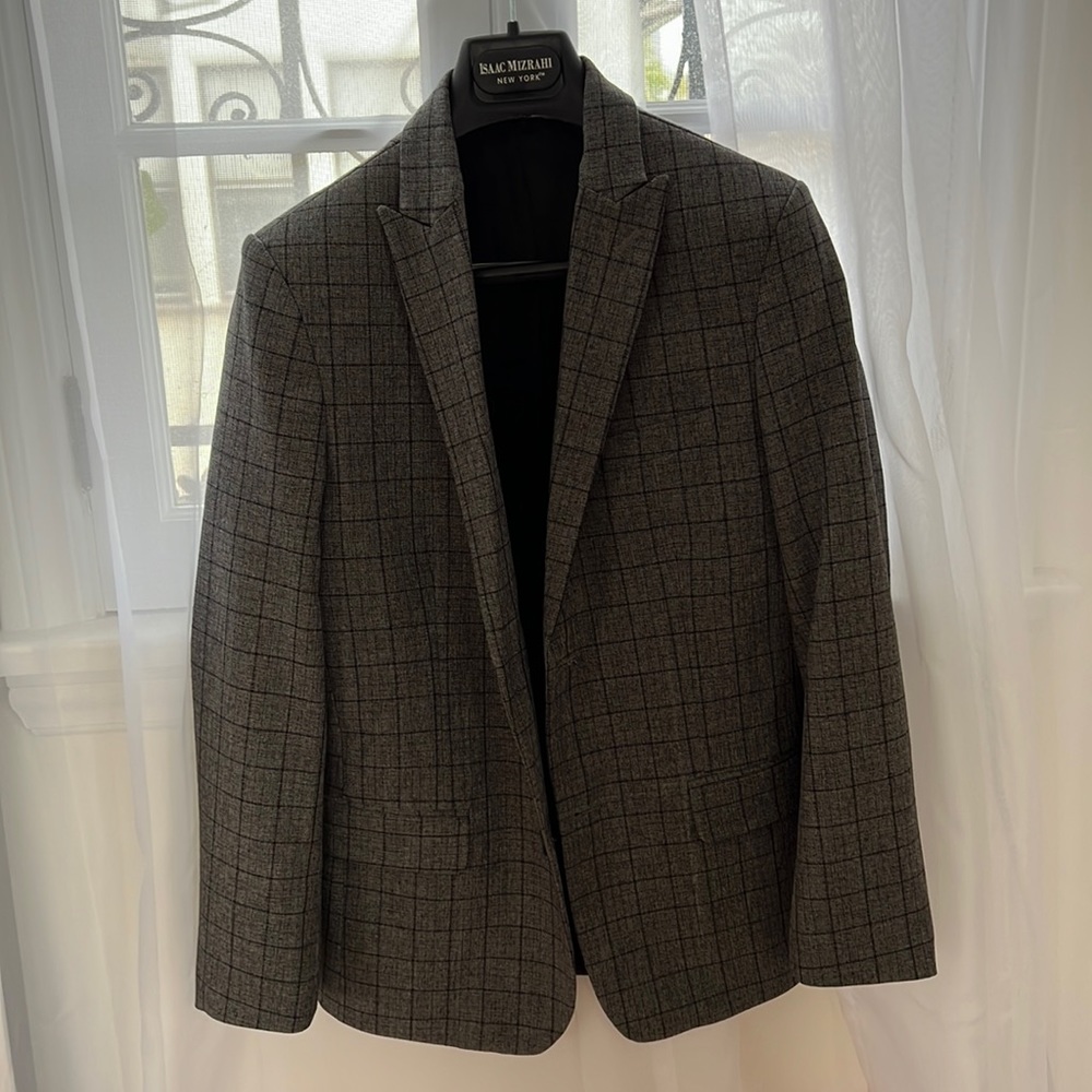Calvin Klein size 12 boys sport coat. Never worn. Grey and black plaid.